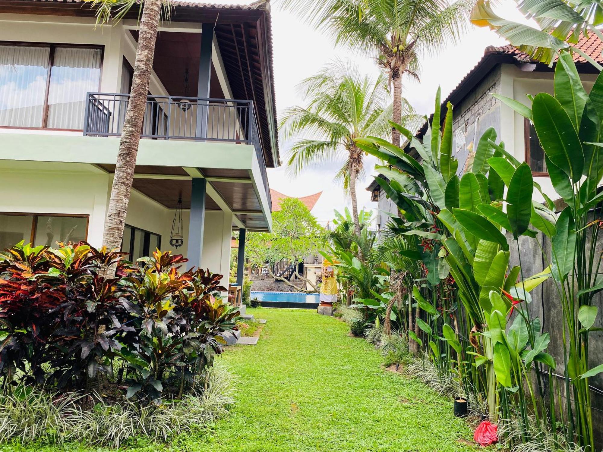 Putri Ayu Cottages Ubud Exterior foto